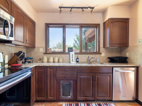 House (2 Bedrooms) | Property amenity