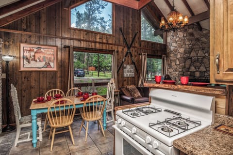 Studio (3 Bedrooms) | Property amenity