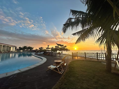 2 outdoor pools, sun loungers