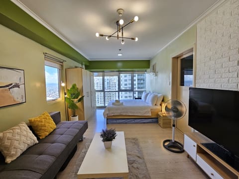 Basic Condo | Desk, laptop workspace, free WiFi, bed sheets