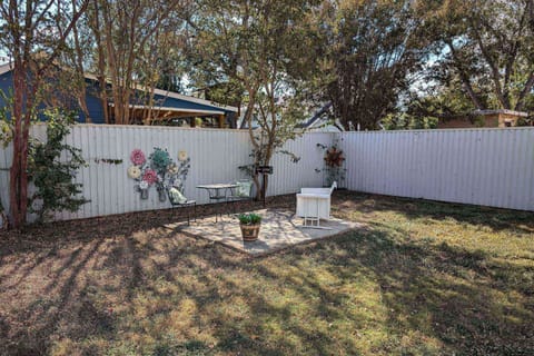Another sitting area in the back yard