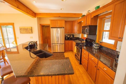 Kitchen Breakfast Bar