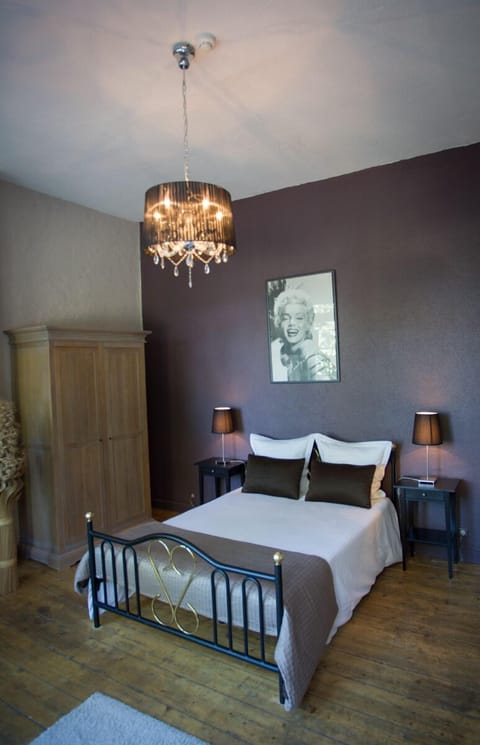 Standard Double Room | Minibar, in-room safe, blackout drapes, soundproofing