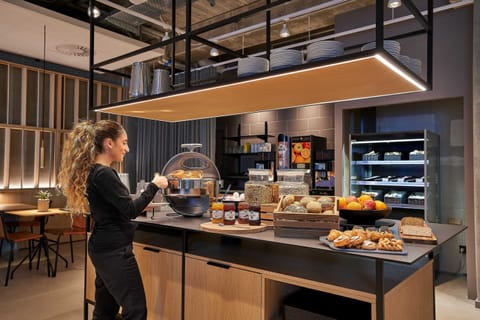 Buffet breakfast for a fee on weekdays