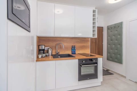 Modern, fully equipped kitchenette. 