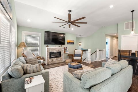 VOH237: Irie | Top Level Living Area