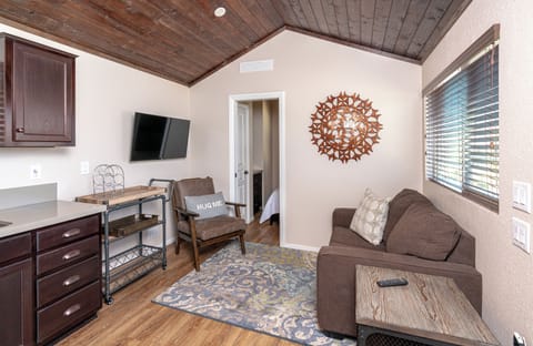 Chateau 2 Bedroom | Living area | 40-inch Smart TV with cable channels