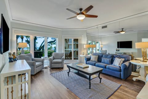 2216 Windsor II | Living Room - 2216 Windsor II | Living Room