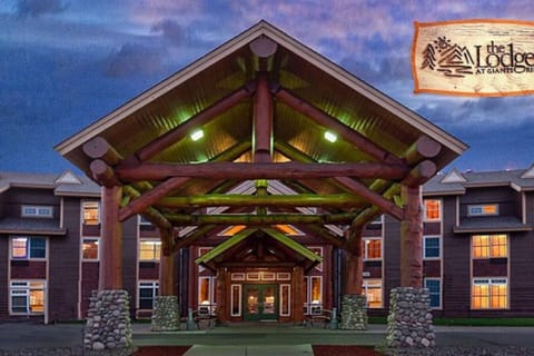 Front of the magnificant Lodge!