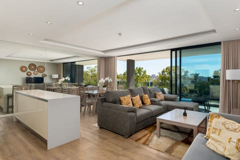 Grand Apartment | Living area | 40-inch flat-screen TV with cable channels, Netflix, streaming services