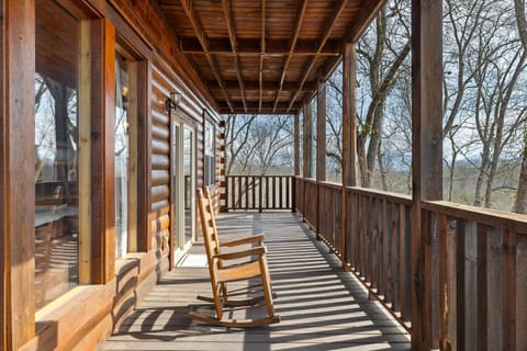 Cabin, 6 Bedrooms | Balcony