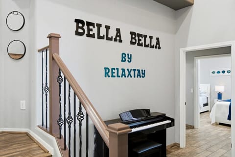 ✨ Welcome to Bella Bella by Relaxtay — a luxury 6-bedroom Arizona vacation home designed for unforgettable family getaways, featuring modern comfort, entertainment, and resort-style amenities.