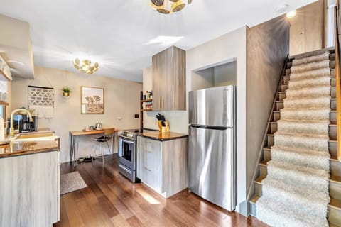 Updated kitchen with custom counters!