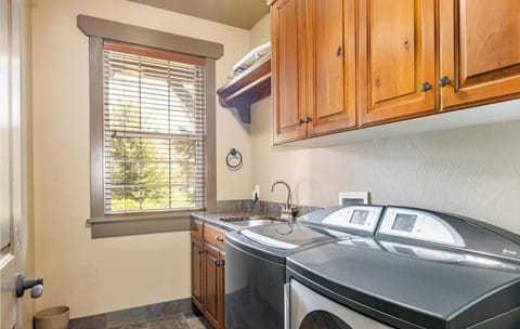 Washer/Dryer and a laundry sink