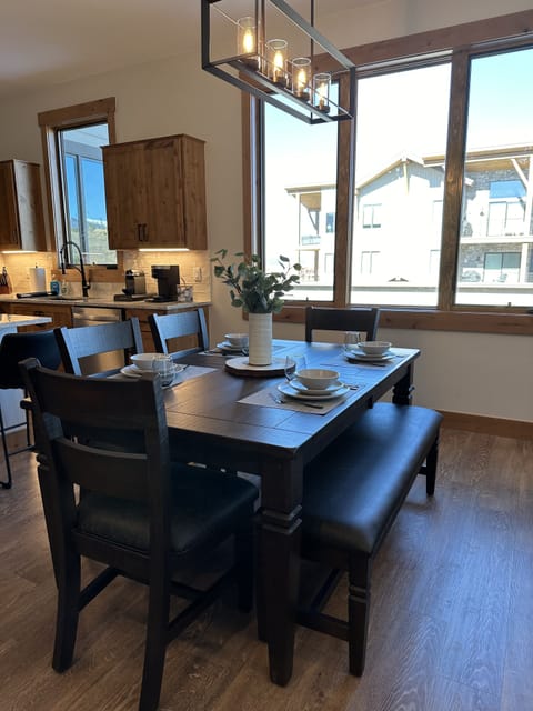 Six person dining table with four more seats at the kitchen island