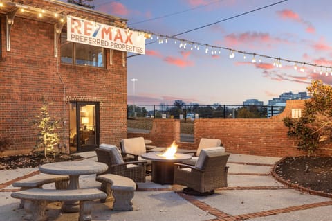 Private courtyard in the heart of Knoxville.