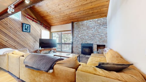 Indoors, Hardwood, Architecture, Building, Furniture