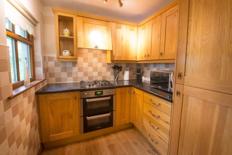 Low Howe Cottage in Coniston kitchen