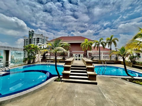 Rooftop pool