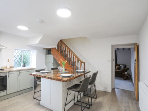 Cottage | Private kitchen | Fridge, dishwasher, electric kettle, toaster