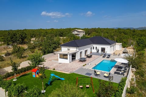 Villa Lukas - 44m2 heated swimming pool with hydro-massage 