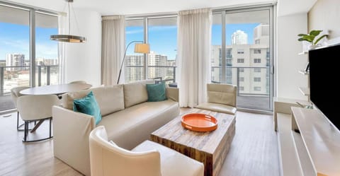 Ocean View Balcony with Pool & Gym Access (9892)