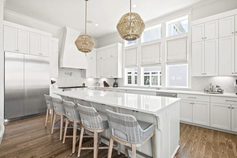 Additional Seating for 5 at the Bar