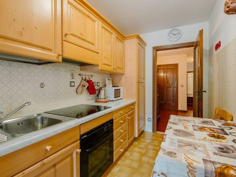 Furniture, Property, Cabinetry, Picture Frame, Window, Building, Comfort, Azure, Drawer, Wood