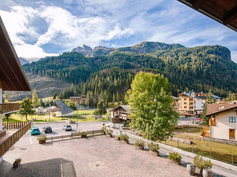 Furniture, Property, Cabinetry, Picture Frame, Window, Building, Comfort, Azure, Drawer, Wood