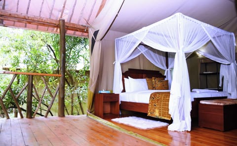 Design Room | 1 bedroom, in-room safe, iron/ironing board, free WiFi