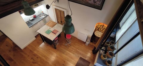 Design Studio Suite | Living area | 40-inch Smart TV with cable channels