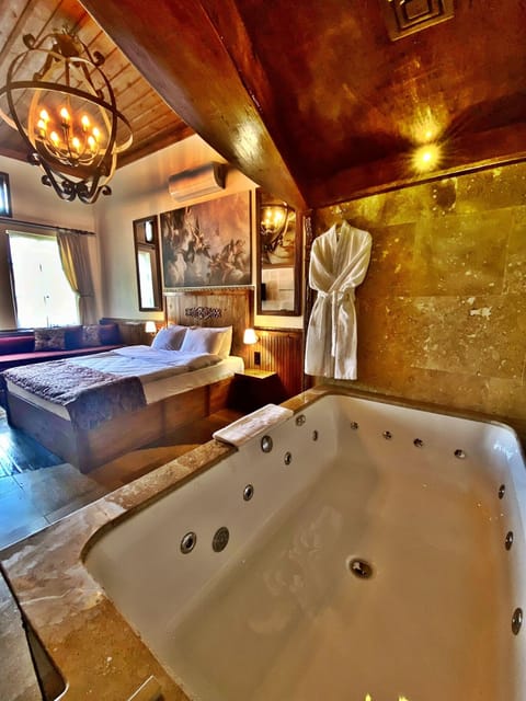 Deluxe Room | Premium bedding, free minibar items, free WiFi, bed sheets