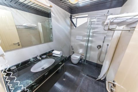 Double or Twin Room with Side Sea view, without balcony | Bathroom | Slippers