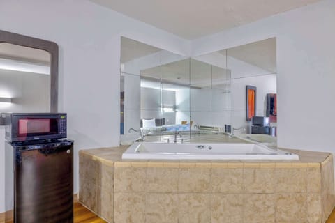 Desk, blackout drapes, free WiFi, bed sheets