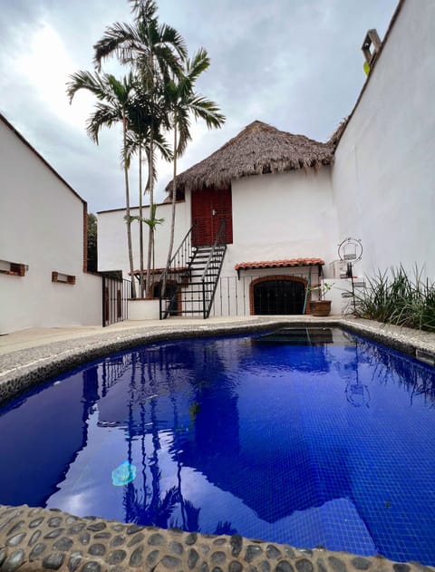 Sparkling pool for a cool dip on a hot day/night!