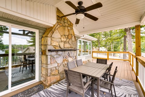 Sunrise Beach Vacation Rental | 3BR | 2BA | 1,200 Sq Ft | Stairs Required