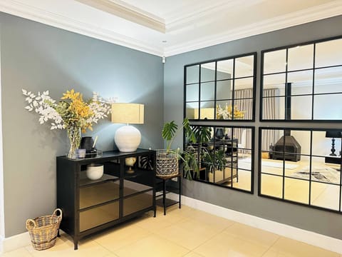 Apartment, 3 Bedrooms, Private Pool, Garden View | Interior