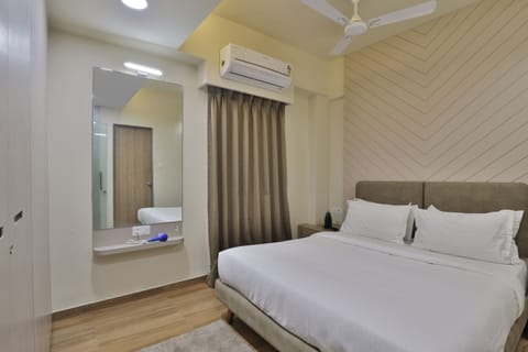 4 bedrooms, in-room safe, blackout drapes, iron/ironing board