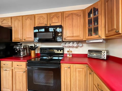 Full Kitchen - open floor plan