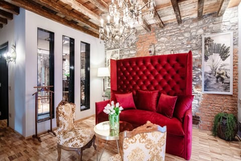 Deluxe Suite | Living area | 40-inch LED TV with satellite channels