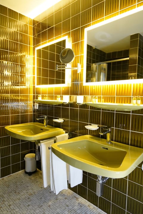 Family Room | Bathroom | Hair dryer, bathrobes, slippers, towels