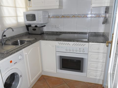 Standard Apartment, 2 Bedrooms, Pool View, Beachside | Private kitchen | Full-size fridge, microwave, oven, stovetop