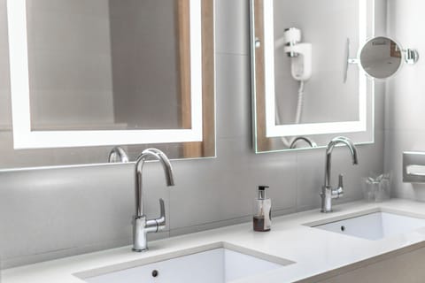 Superior Double or Twin Room, Non Smoking, Balcony | Bathroom | Hair dryer, slippers, towels, soap