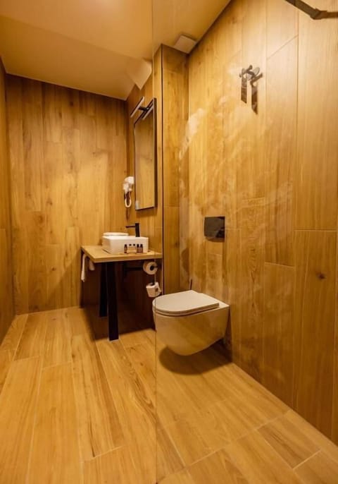 Deluxe Double Room, Mountain View | Bathroom | Hair dryer, slippers, towels, soap