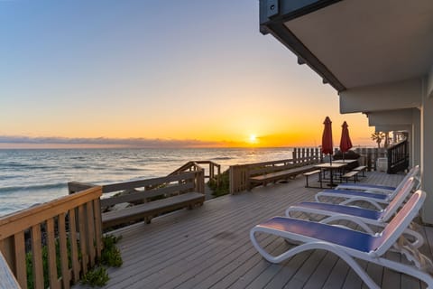 Take in daily sunsets on the SeaStar shared rear deck