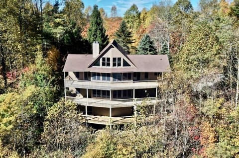 3 levels living with 3 decks, mountains’ view and total privacy (back of the house)