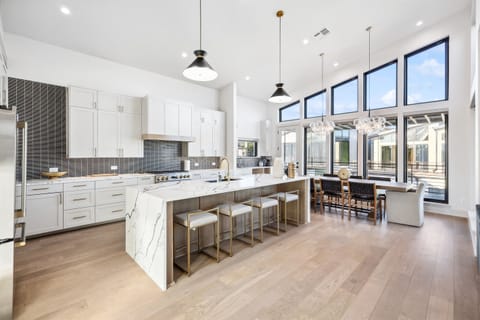 Fully Stocked kitchen