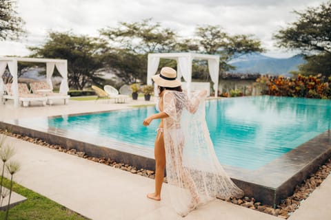 4 outdoor pools