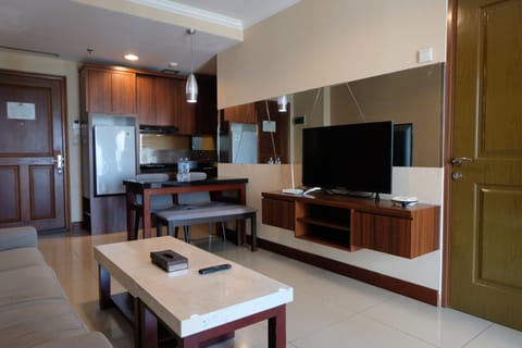 Full-size fridge, stovetop