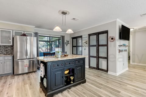 Kitchen with Breakfast Bar